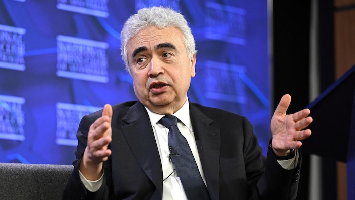 Fatih Birol, directeur exécutif de l'Agence internationale de l'énergie, prend la parole au National Press Club de Canberra, en Australie, le 23 mars 2026.  
