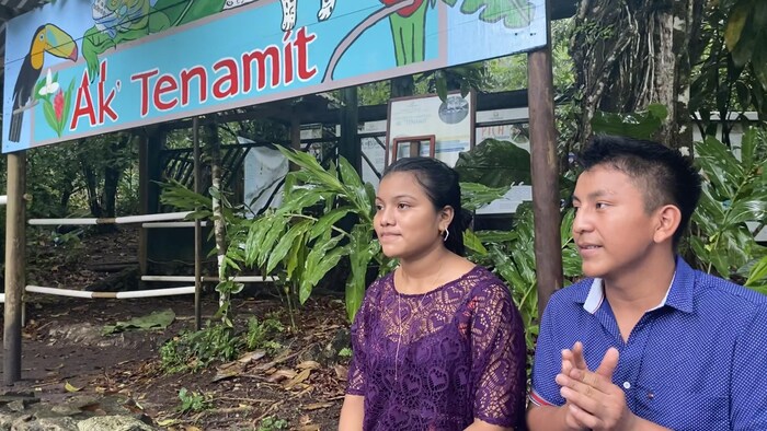 Irma Genoveva Caal Rax, 17 ans, et Luis Miguel Calmo, 18 ans, terminent leurs études en développement durable à l'école Ak' Tenamit. Tous deux rêvent de créer leur propre entreprise et d'employer d'autres diplômés de l'école.
