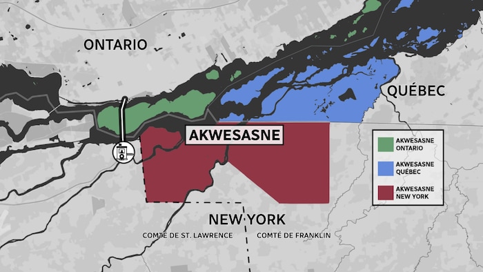 Carte d'Akwesasne. En vert, la partie en Ontario, en bleu, celle au Québec, et en rouge, celle dans l'État de New York. 