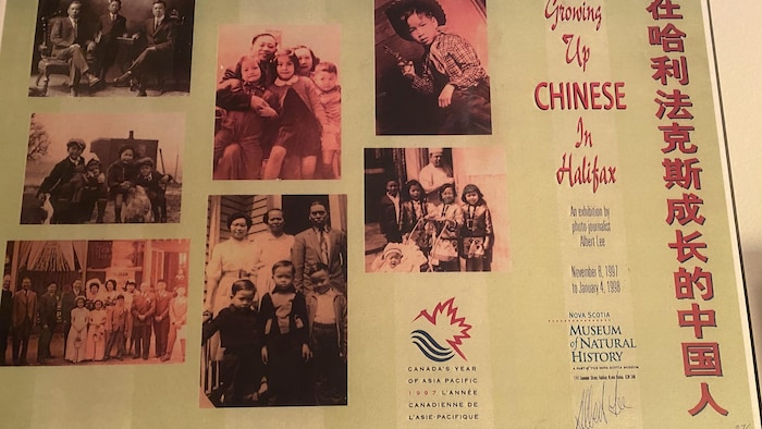 李棣华家中挂着的“在哈利法克斯成长的中国人”展览海报。