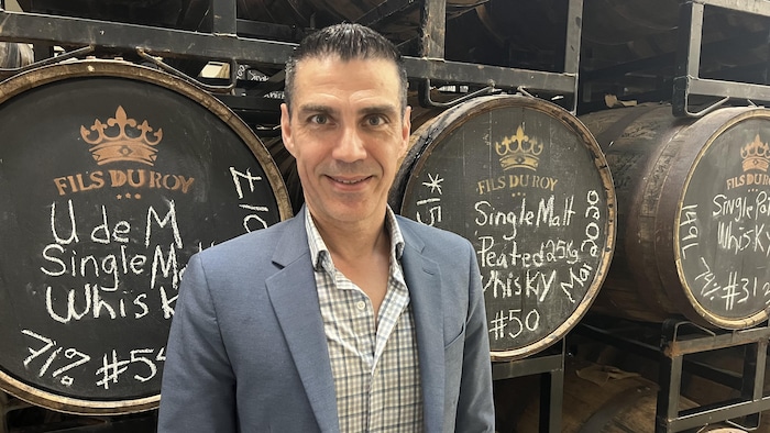 Sébastien Roy, de la Distillerie Fils du Roy, craint une hausse vertigineuse du coût de ses produits.