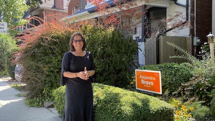 Alejandra Gálvez, d'origine chilienne également, dit avoir rencontré son homonyme Alejandra Bravo il y a près de 20 ans. Elle l'a rencontrée en action, dit-elle, travaillant pour sa commun