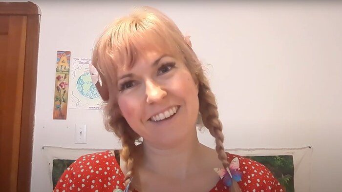 Alexandra Ferron incarnant son personnage de « Tourlou ».