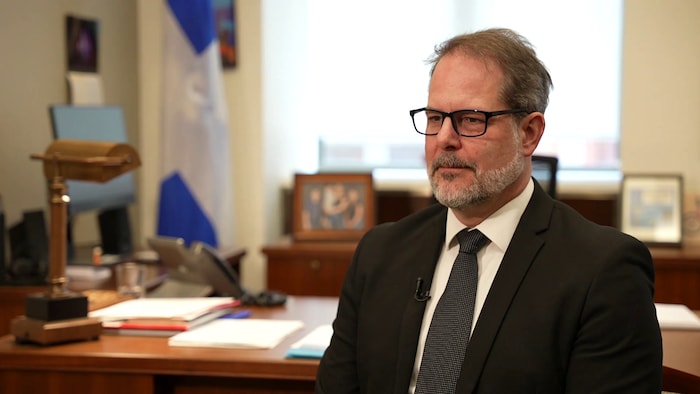 M. Boulerice est assis en entrevue.