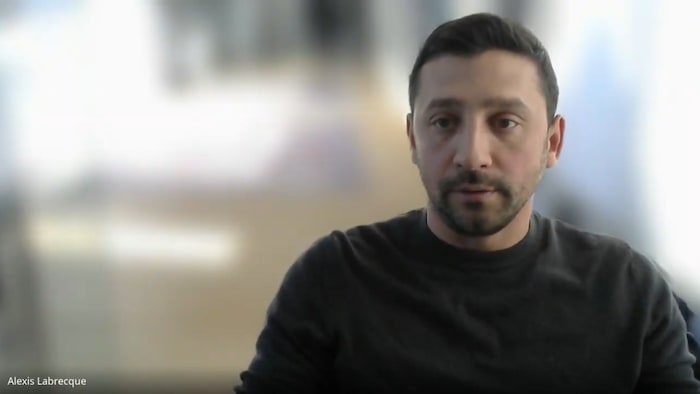 Alexis Labrecque en entrevue.