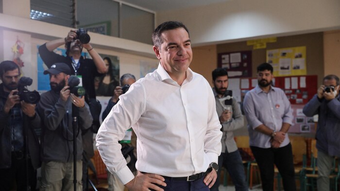  Alexis Tsipras entouré de photographes.