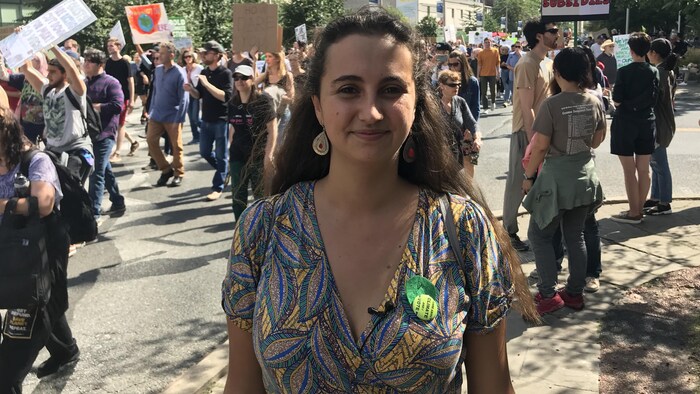 Des milliers de personnes marchent pour le climat en Ontario | Radio-Canada