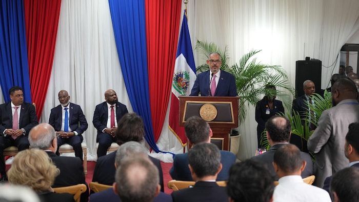 Le premier ministre haïtien Alix Didier Fils-Aimé s'exprime lors de la cérémonie marquant la fin du Conseil présidentiel à Port-au-Prince, en Haïti, le samedi 7 février 2026.
