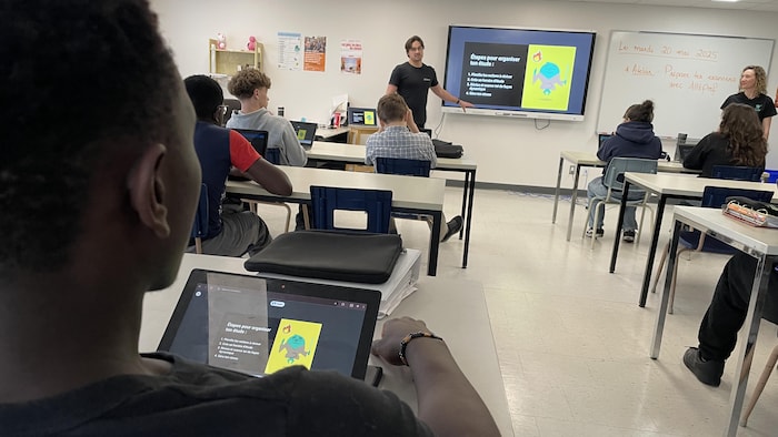 Une classe d'école.