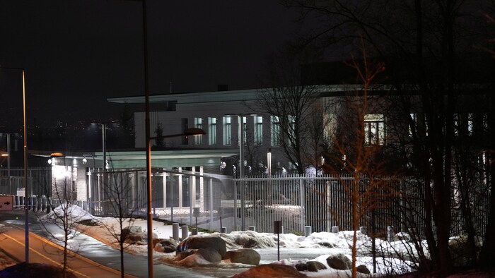 L'ambassade américaine après qu'une forte explosion y eut été signalée à Oslo, en Norvège, le 8 mars 2026.