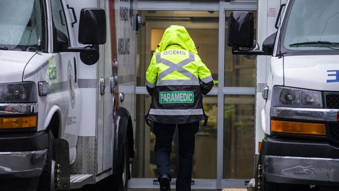 Un ambulancier de la Colombie-Britannique.