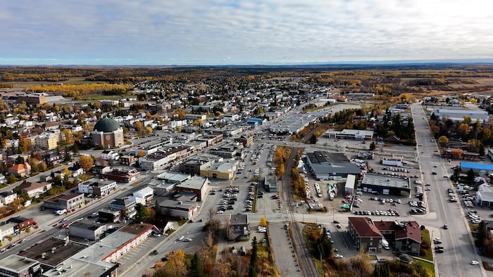 Vue aérienne de la ville d'Amos.
