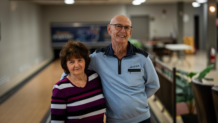 Hélène Desaulniers et Denis Abran sourient à la caméra.