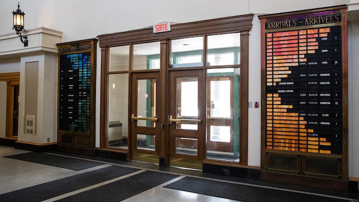 La porte de sortie de l'ancienne gare de Trois-Rivières. 