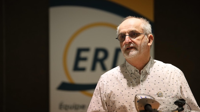 Le président de l'ERD, André Brassard-Aubin, a fièrement expliqué le cheminement du parti politique pour en arriver à ce programme final.