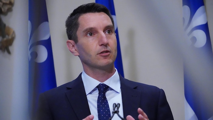 André Fortin en conférence de presse.