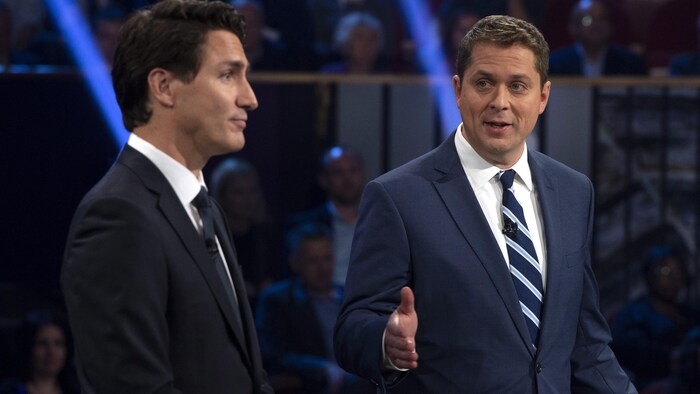 Andrew Scheer et Justin Trudeau débattent.