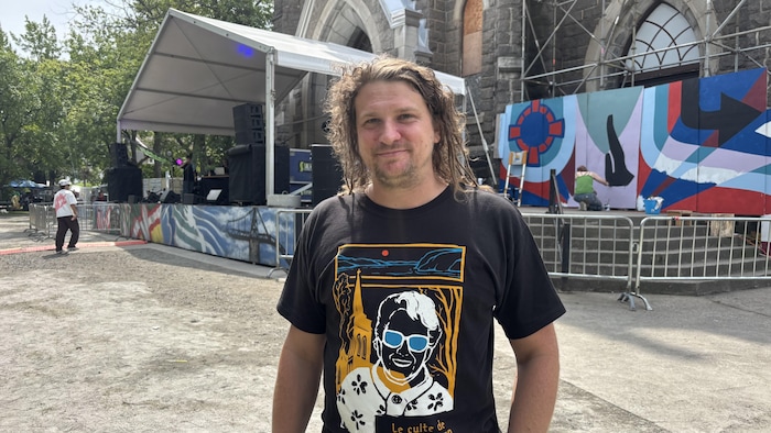 Andy Ellefsen devant la scène.