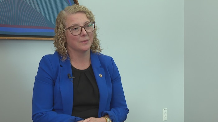 Angie Clarke, registraire par intérim de l'Université Memorial, en entrevue.