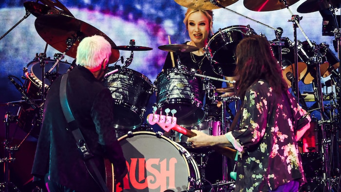 Anika Nilles performe avec Rush durant la cérémonie des JUNO 2026.