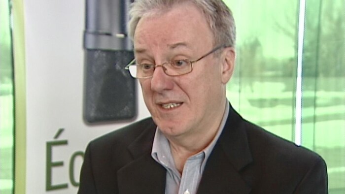 L'ancien animateur radio à Radio-Canada en Saskatchewan, Richard Gervais, en 2004.