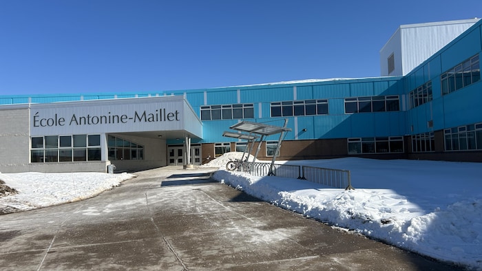 La devanture d'une école 