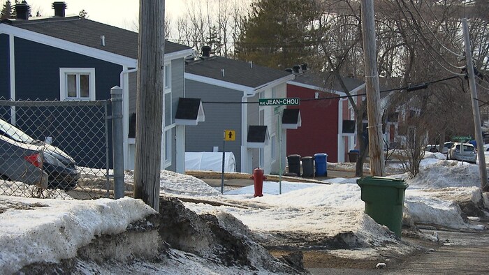 Des habitations construites récemment sur la rue Jean-Chou, à Gaspé