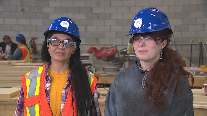 Portrait de Narin Ismail et de Nikki Wallis, portant des casques et lunettes de protection.
