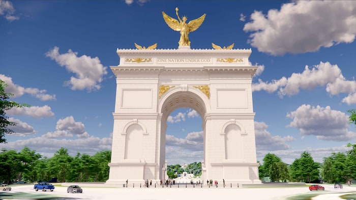 Sous un ciel bleu avec des nuages, une représentation numérique d'un grand arc blanc, surmonté d'un ange doré sous lequel on peut lire les mots « Une nation sous l'égide de Dieu ».