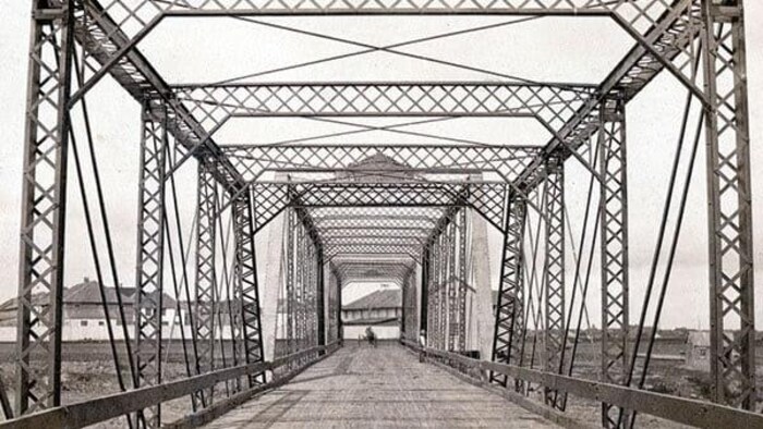 Archive d'un point en métal de 1881.