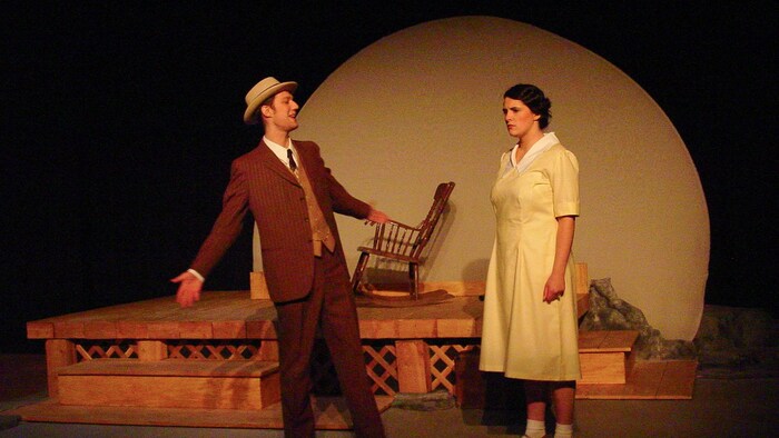 Les comédiens Gilles Poulin-Denis et Nicole Lavergne Smith dans la pièce « Une lune d’eau salée », présentée par la Troupe du Jour.