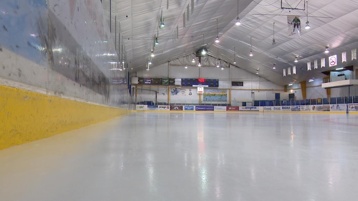 La patinoire de l'aréna de Gaspé.