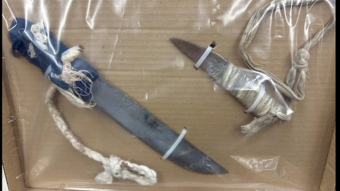 Des armes artisanales.