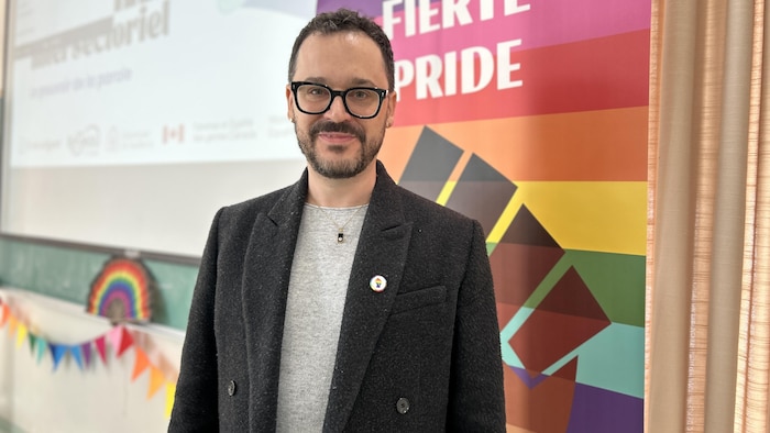 Photo de Arnaud Baudry au Forum FrancoQueer à Sudbury.

