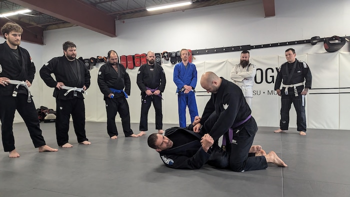 Mannequin D’entraînement UFC 170 Cm – Lisaro, Pour MMA, Jiu-Jitsu, Lutte Et Boxe, Noir, Non Rembourré (à Remplir Soi-même)