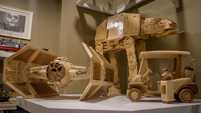Deux répliques de vaisseaux Star Wars, qui impressionnent par la justesse des détails. 