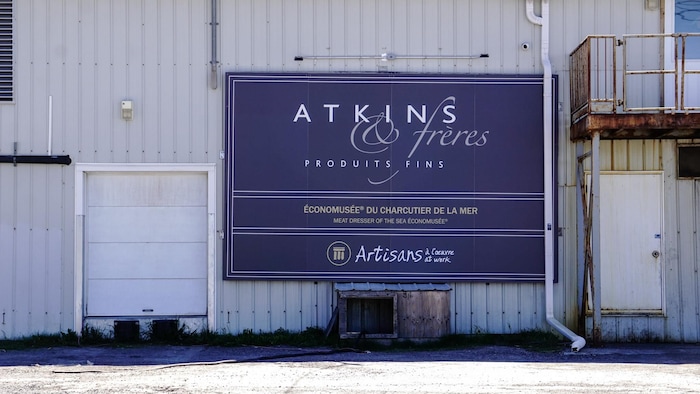 Affiche et façade de l'économusée.