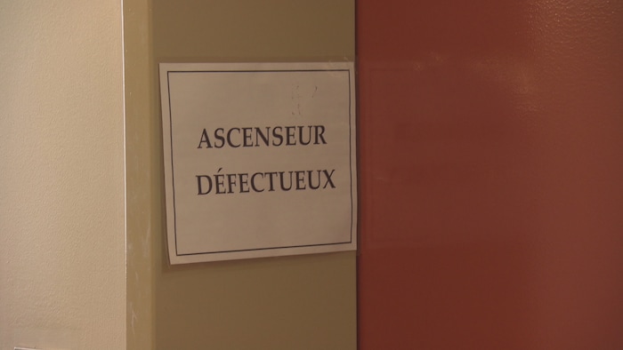 Un ascenseur en panne.