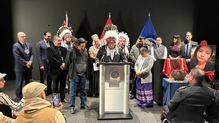 Lors d'une conférence de presse tenue le 26 mars 2025, la police de Winnipeg a révélé que la quatrième victime du tueur en série Jeremy Skibicki était Ashlee Shingoose.