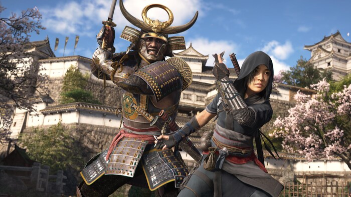Deux personnages de jeu vidéo au combat dans un paysage japonais.