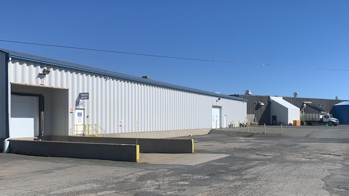 Une usine.