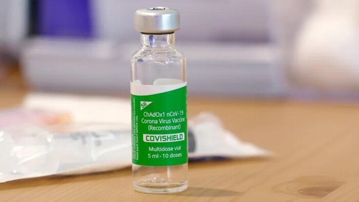 Un vial de la vacuna Covishield/AstraZeneca.