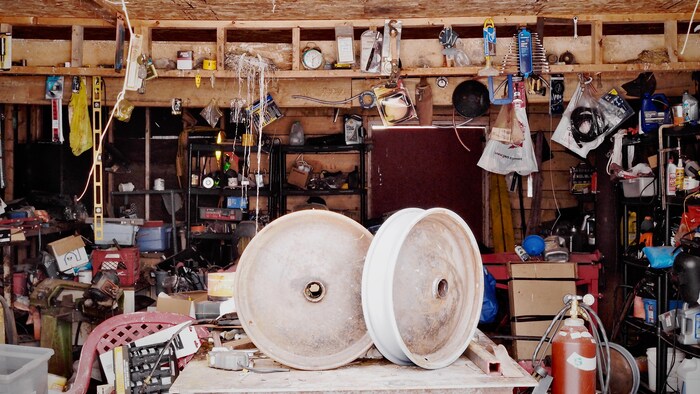 L'atelier grouille d'objets. 