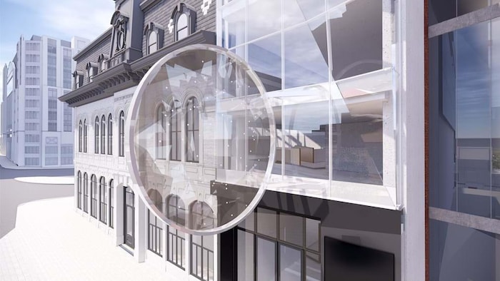 Une grande sphère translucide installée devant un bâtiment avec de nombreuse fenêtres