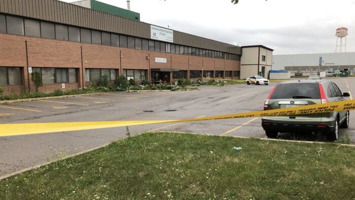 Un périmètre de sécurité a été établi devant le bâtiment l'Organisation musulmane internationale de Toronto.