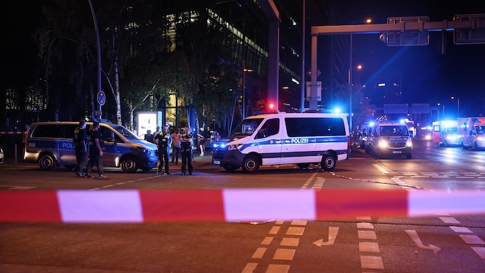 La police a bouclé les lieux de l'attaque le 25 juillet 2026, à Berlin, en Allemagne. 