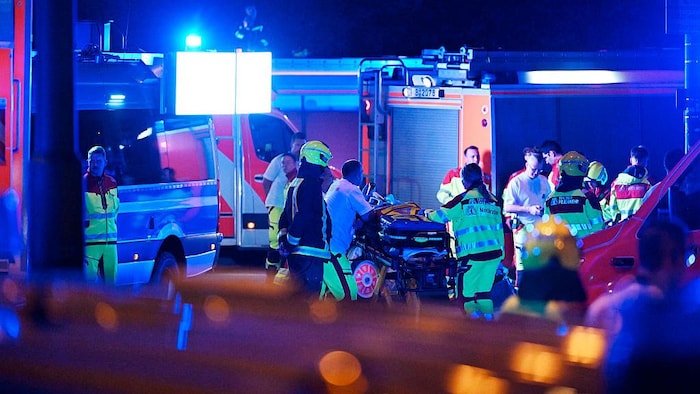 Les autorités sont intervenues près du lieu où une personne a été tuée et une trentaine d'autres blessées, le 25 juillet 2026, à Berlin, en Allemagne.