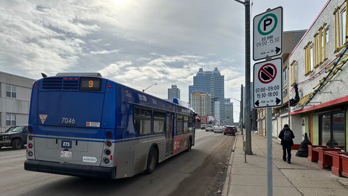 Un autobus.