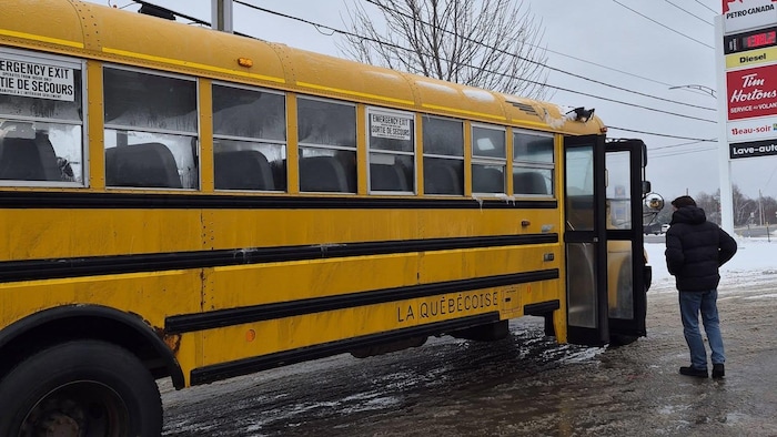 Un autobus scolaire.