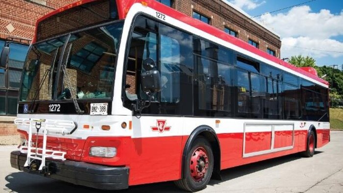 Photo d'un autobus peint aux nouvelles couleurs de la CTT